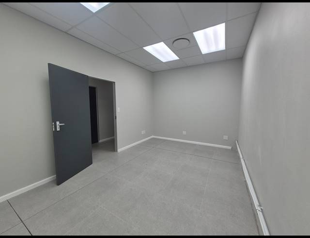 26M² OFFICE TO LET IN WYNBERG